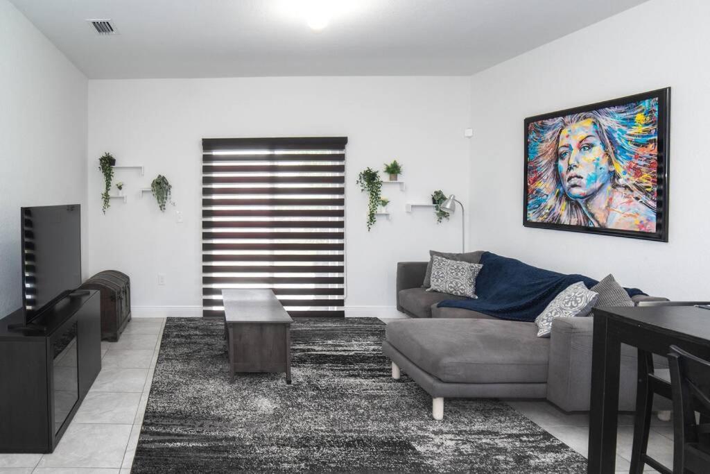 Вилла New House On The Block Near Miami Airport. Экстерьер фото
