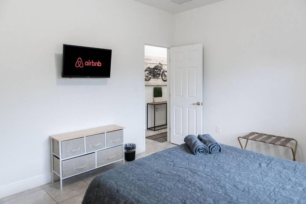 Вилла New House On The Block Near Miami Airport. Экстерьер фото