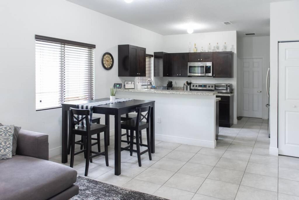 Вилла New House On The Block Near Miami Airport. Экстерьер фото