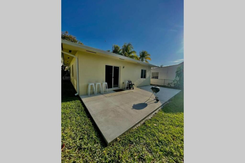 Вилла New House On The Block Near Miami Airport. Экстерьер фото