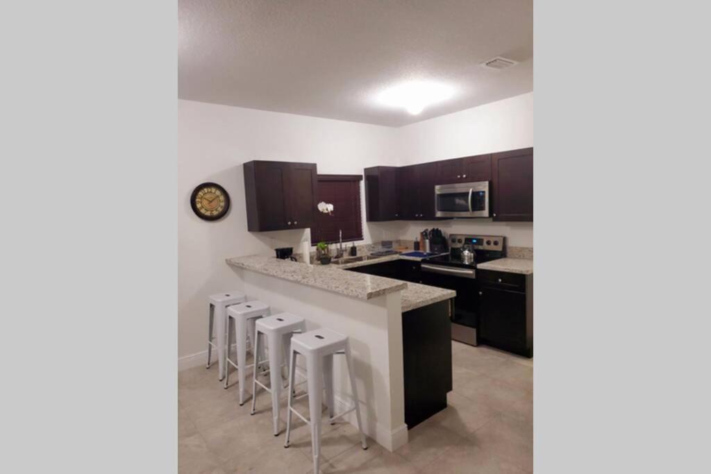 Вилла New House On The Block Near Miami Airport. Экстерьер фото