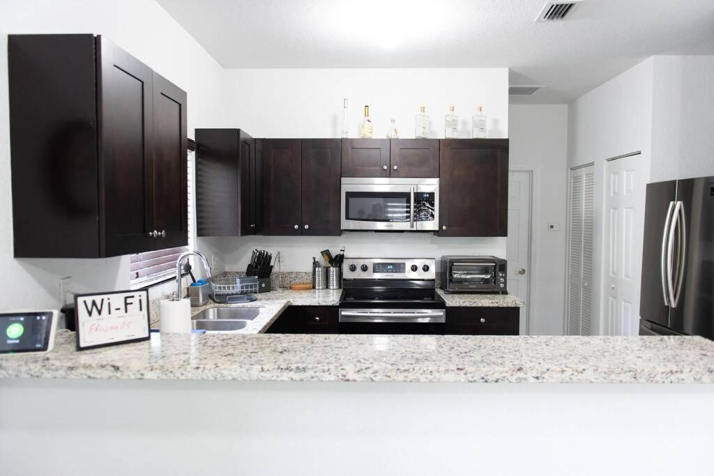 Вилла New House On The Block Near Miami Airport. Экстерьер фото
