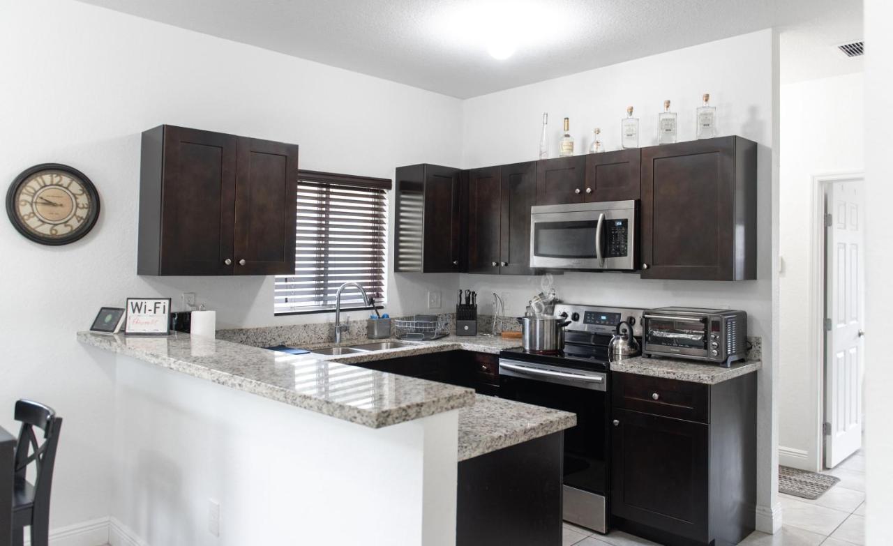 Вилла New House On The Block Near Miami Airport. Экстерьер фото
