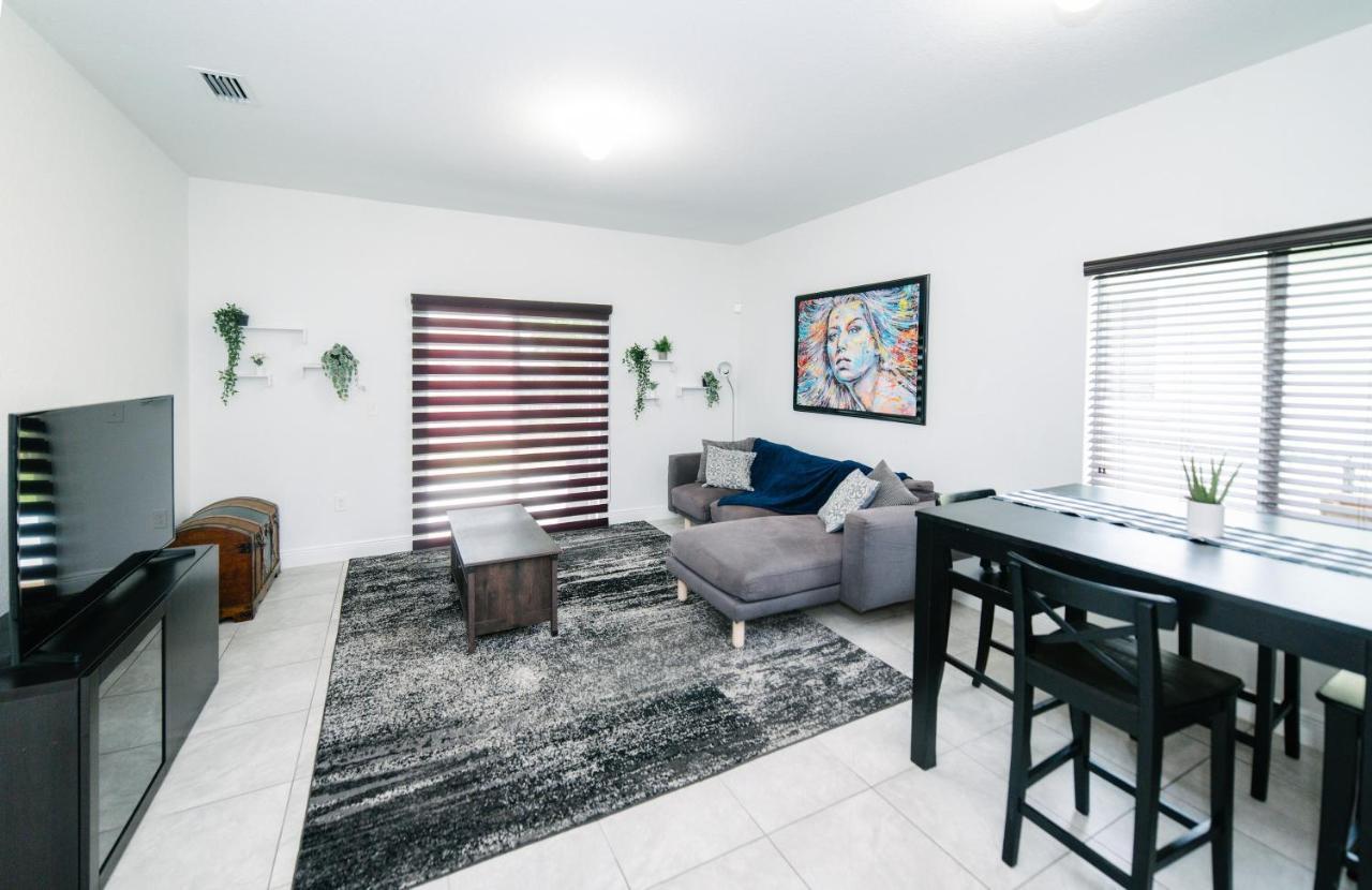 Вилла New House On The Block Near Miami Airport. Экстерьер фото